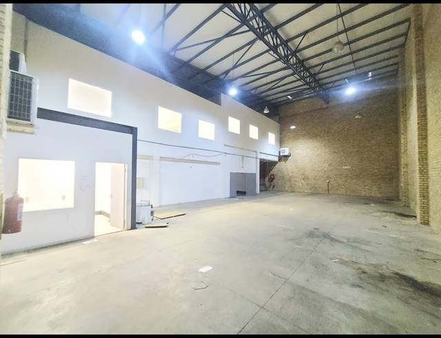 1,050M² WAREHOUSE TO LET IN NORTH RIDING